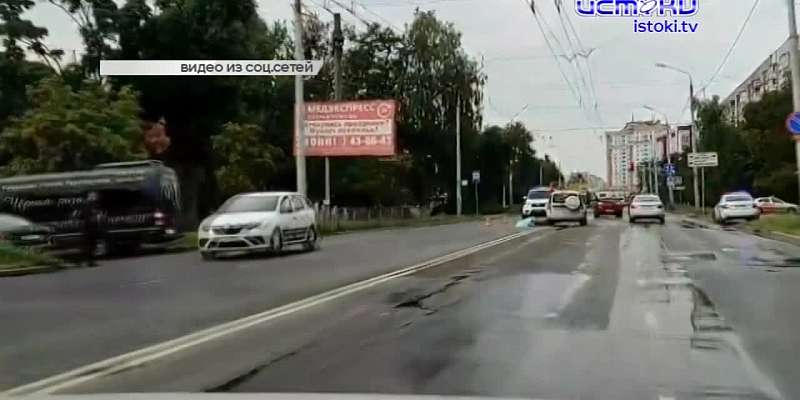 Хотынец утопает в мусоре, водители автобусов подрались на остановке в Лужках, а на 50 кресел в облсовете претендуют 420 кандидатов. Об этом и не тольк...