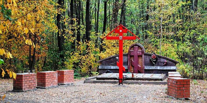 На Орловщине компания устроила оргию возле мемориала жертвам репрессий