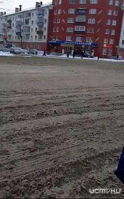 Нежданчик-снег. Орловчанин прислал нам видео неубранной центральной улицы Орла