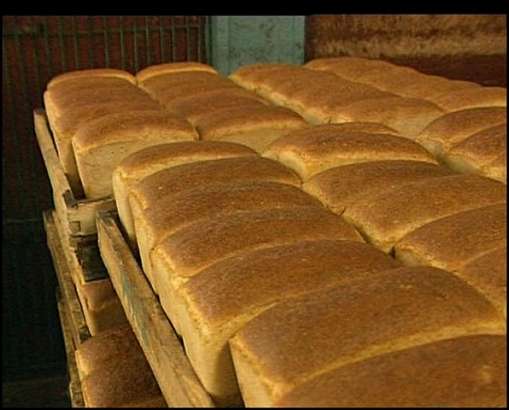 На "Залегощенском хлебозаводе" продукция хранилась с нарушениями, а рабочие курили на рабочих местах