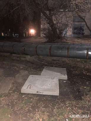 Коммунальщики закрыли опасные люки на улице Горького после нашей публикации