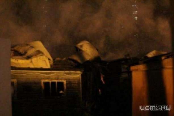 В Орле сгорели гараж и автомобиль