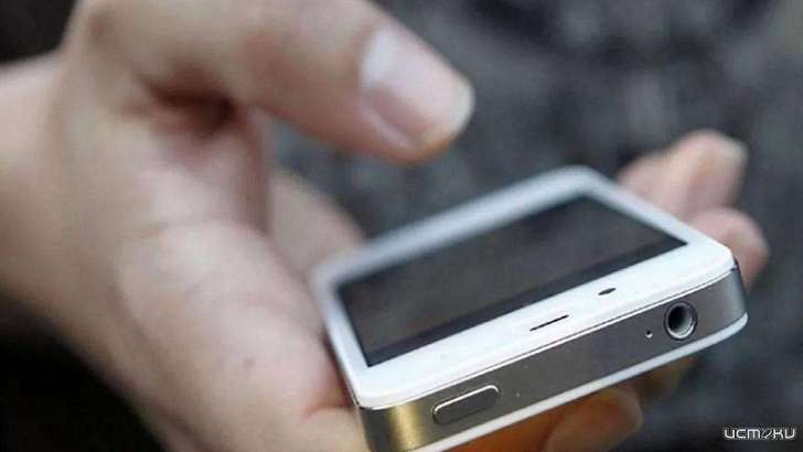 Орловчанин помог девушке поднять сумку и оставил ее без связи