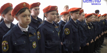 Школьная жизнь только началась, а первые серьёзные шаги уже сделаны: 59 первоклассников школы № 37 Орла приняли клятву и стали кадетами-спасателями