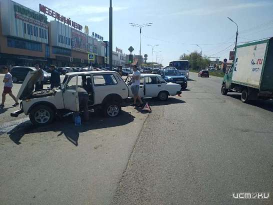 В Орле пострадал 6-летний пассажир «Нивы» при столкновении со встречной «семеркой»