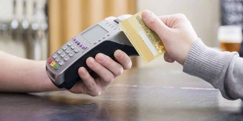 В 2019 году орловчане расплачивались по карте в 11 раз чаще, чем снимали деньги