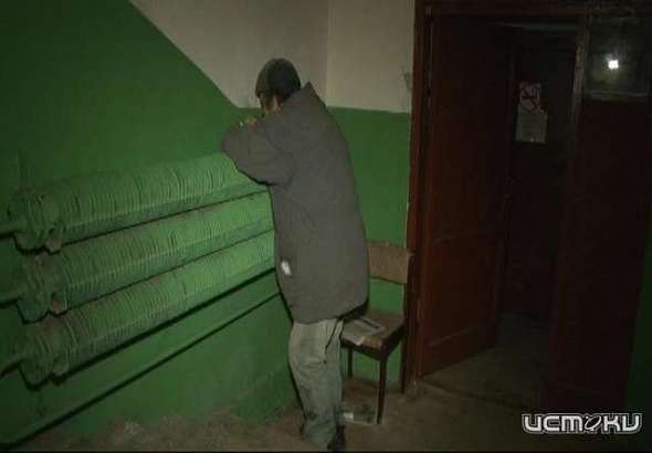 Орловчанин бомжует в подъезде у дверей собственной квартиры 