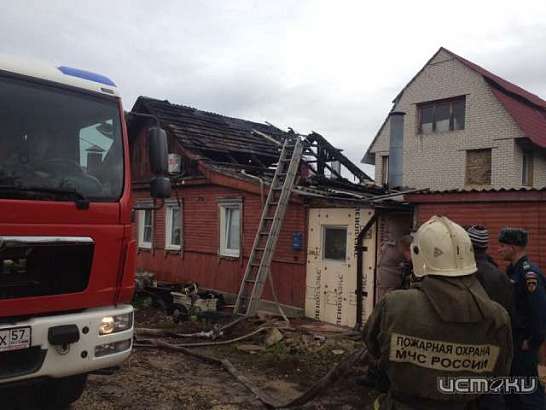 В Орле сгорел жилой дом 