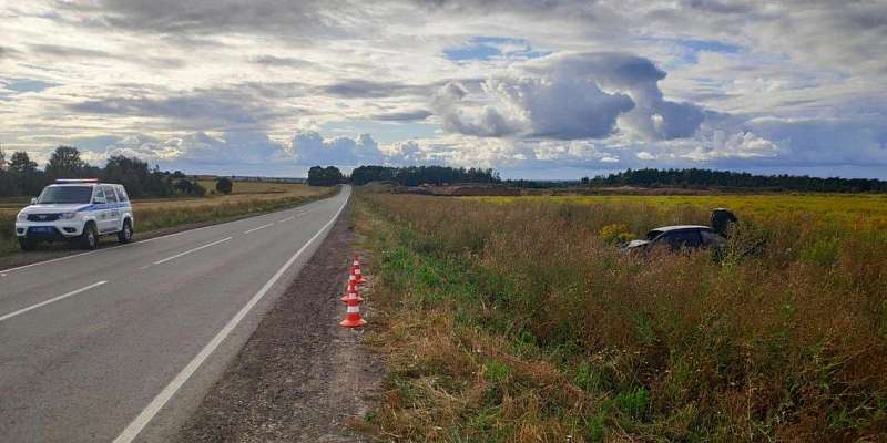 Водитель попал в больницу, перевернувшись на «Ладе» на подъезде к Орлу