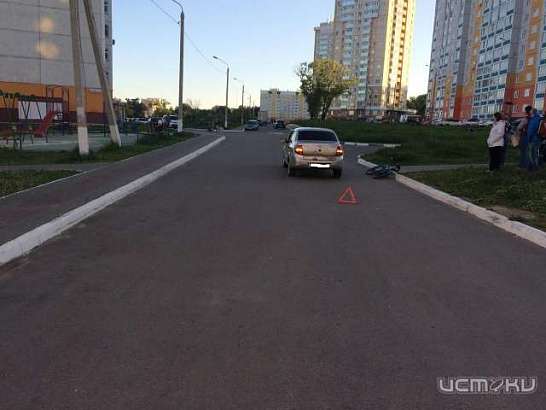 Каникулы начались с больницы: в Орле 13-летний мальчик перевернулся на велосипеде и упал на автомобиль