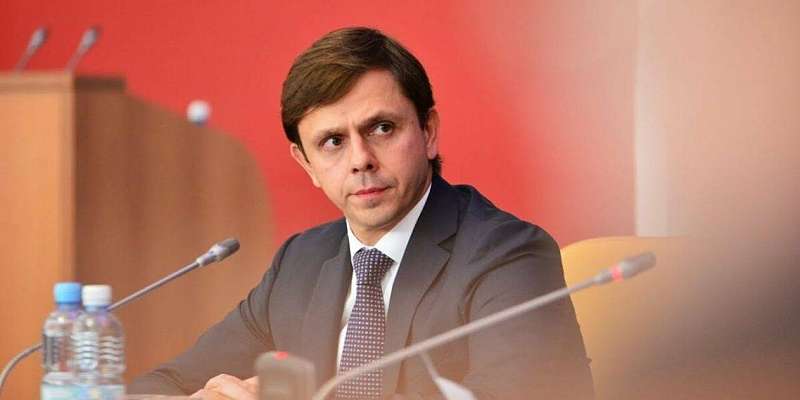 Вирус поджидает за каждым углом: Клычков просит жителей оставаться дома