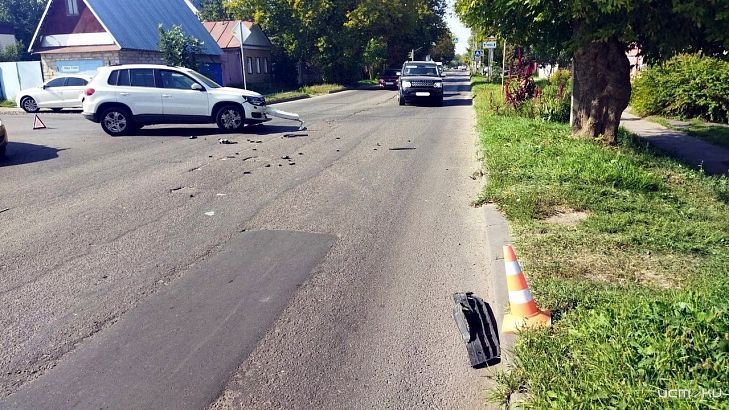 ДТП в Орле: кроссовер «Volkswagen Tiguan» не уступил дорогу «Лада Калина»