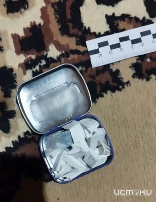 В косметичке жительницы Мценска нашли свертки с наркотиками