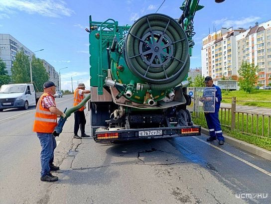 Орловская «Спецавтобаза» испытала реактивную технику для быстрой очистки ливневок