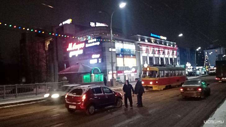 Загадочное ДТП в Орле: ГИБДД выясняет, кто был за рулем авто, зацепившего маршрутку 