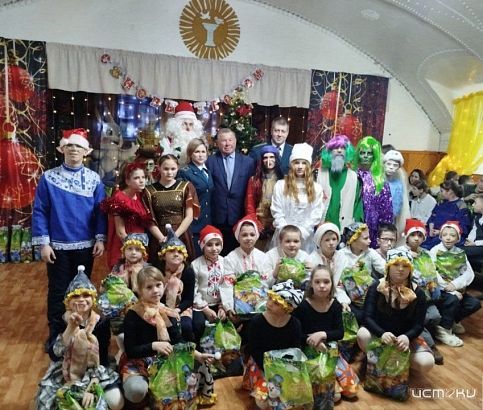 Сотрудники Орловского таможенного поста поздравили ребят из Болховской школы-интерната с наступающим Новым годом