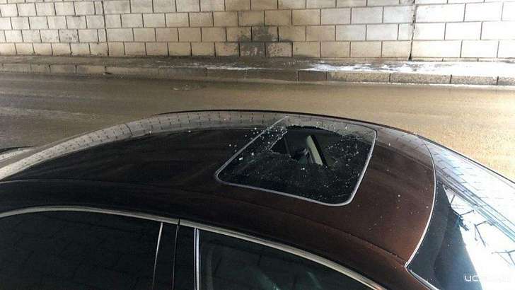 С моста в Орле на крышу дорогостоящей иномарки рухнули куски бетона С моста в Орле на крышу дорогостоящей иномарки рухнули куски бетона