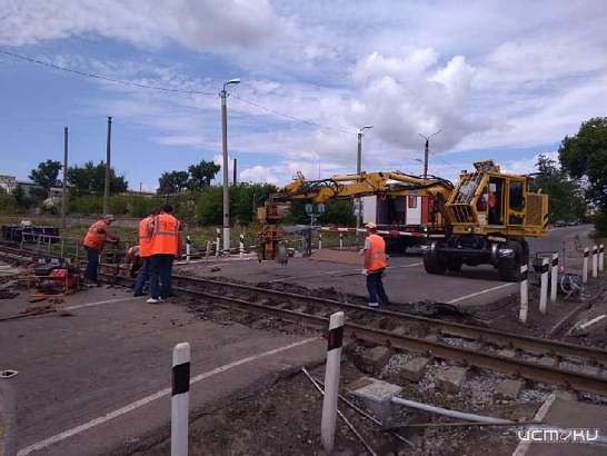 В Орловской и Курской областях приступили к ремонту переездов