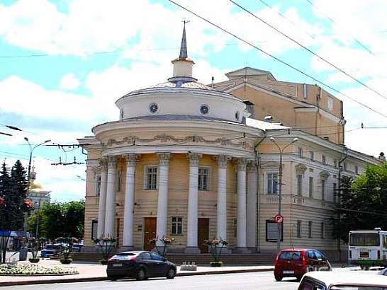 Мэра Орла обвинили в нарушении закона в связи с решением установить памятник Ивану Грозному возле театра
