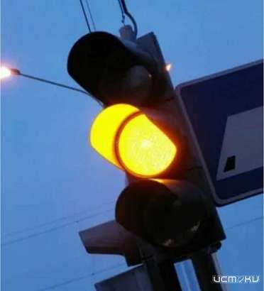 В Орловской области водителей стали штрафовать за проезд на жёлтый сигнал светофора