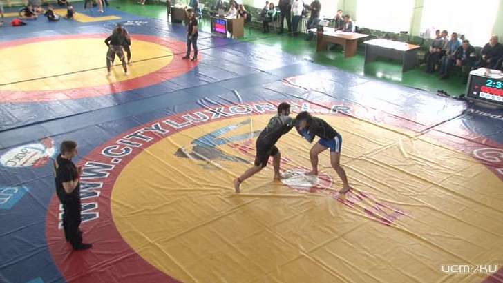 В минувшие выходные около 150 грэпплеров померились силами в Орле