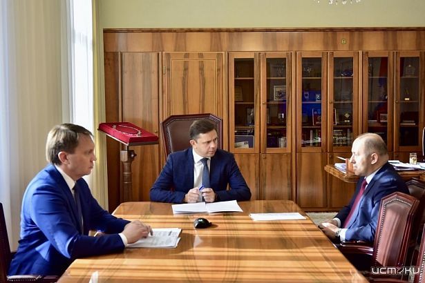 Губернатор Орловской области встретился с представителем МИД России 