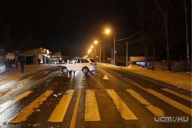 В Орле кроссовер сбил девушку