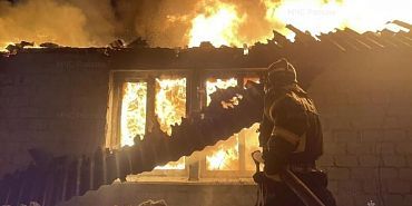 В переулке Южный в Орле накануне горело здание с кислородными баллонами