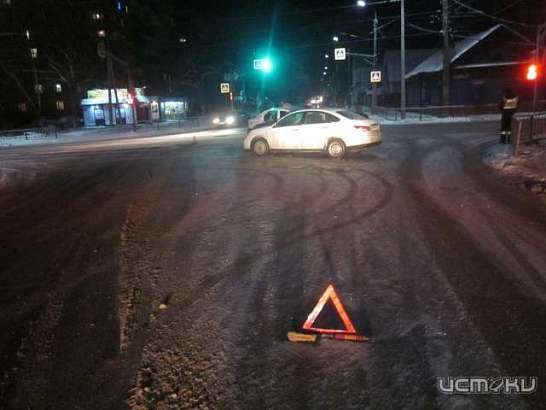 В Орле произошло ДТП с участием Ниссан и такси Рено