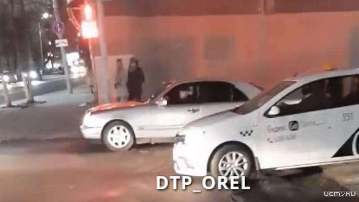 Фотофакт: из-за ремонта на ул. Герцена в Орле пострадало несколько авто