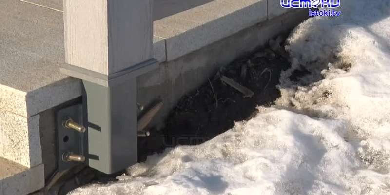 У ротонды на Дворянке отваливается краска