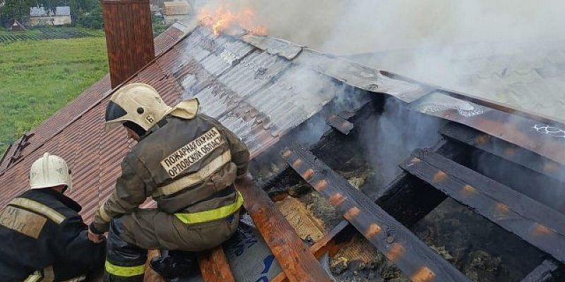 Орловские спасатели потушили баню