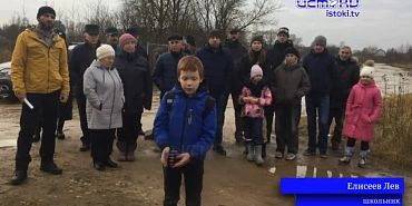 Спасай себя сам. В поселке Вязки больше нет дорог и его жители сами сделали новостной сюжет на эту тему