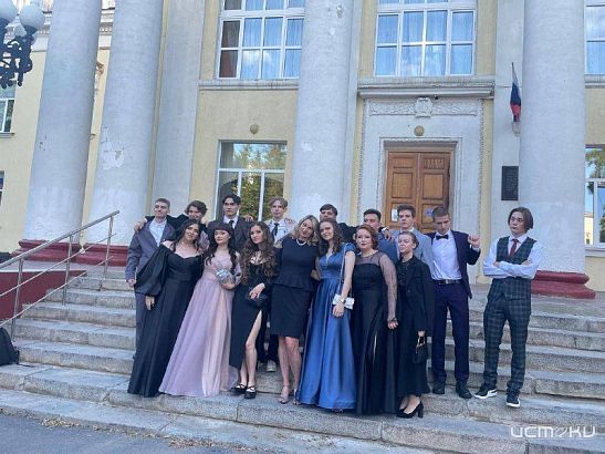 На Орловщине в эти дни выпускники прощаются со школой. Мультистобалльницу выпустила школа №27