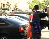 "Рабы немы", "В отставку горсовет!". Возле городской администрации люди вышли на митинг против повышения платы за ЖКХ