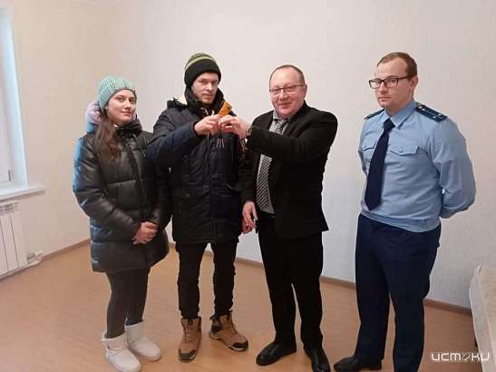 Ещё один сирота из Корсаковского района стал счастливым новоселом