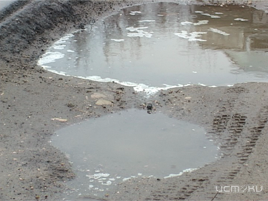 Жители деревни Вязки знают, как новый асфальт ломает автомобили