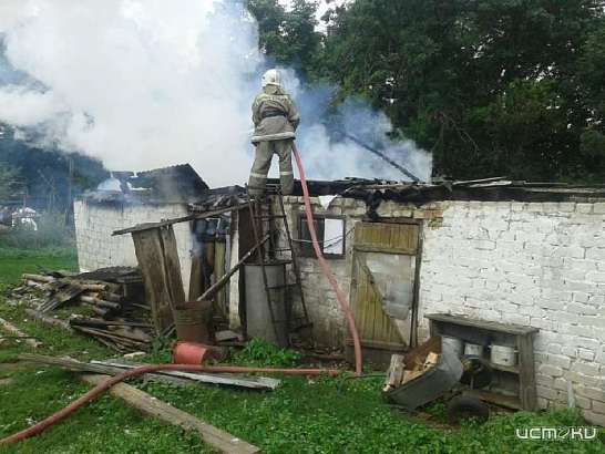 Жительница Орловщины получила ожоги рук и ног в горевшем сарае 