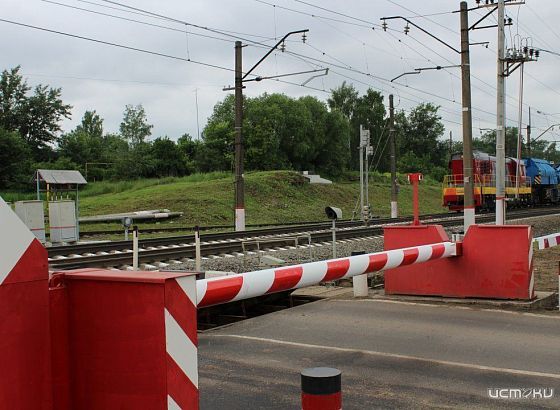 Движение автомобилей через железнодорожный переезд на станции Глазуновка в Орловской области будет закрыто 15 августа на время ремонтных работ 