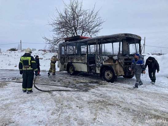 В Орле из-за полыхающего автобуса едва не взорвалась газозаправочная станция