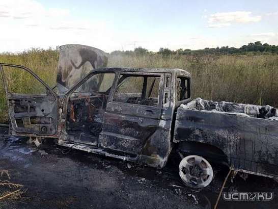 Из-за возгорания сухой травы в Свердловском районе огонь уничтожил авто