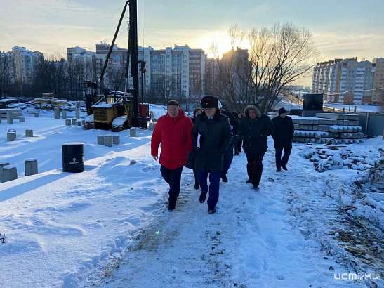 Алексей Тимошин поручил подчинённым еженедельно выезжать на ул. Родзевича-Белевича в Орле и в мкр Болховский д. Жилина, где строятся школы 