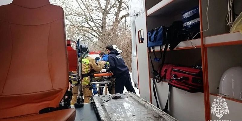 Сотрудники МЧС спасли 4 человек из пожара на Комсомольской 