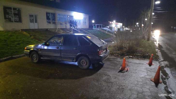 В Орле молодой водитель не заметил пешехода, выруливая с парковки
