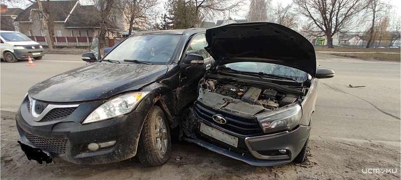 На Карачевском шоссе столкнулись две легковушки. Есть пострадавший