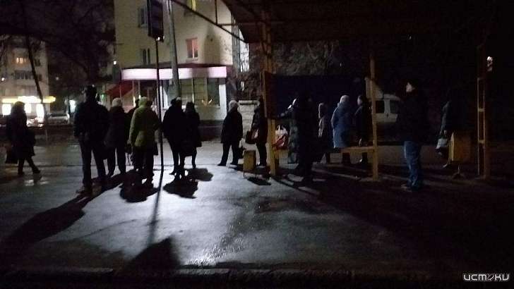 Орловчане раз за разом терпят неудачу при попытке уехать вечером в Лужки