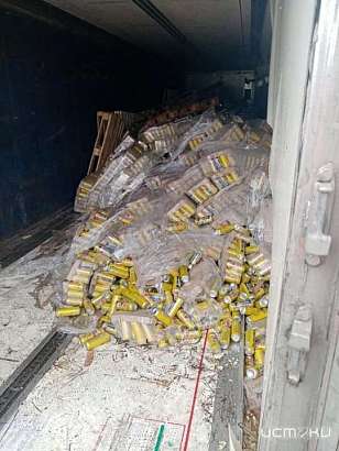 Перевернулась и в нашей области фура с пивом