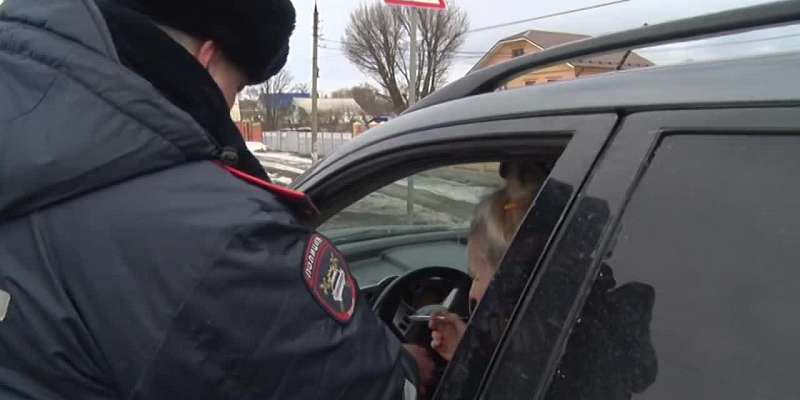 Вышли в рейд: сотрудники ГИБДД и судебные приставы ловили должников на въезде в Знаменку