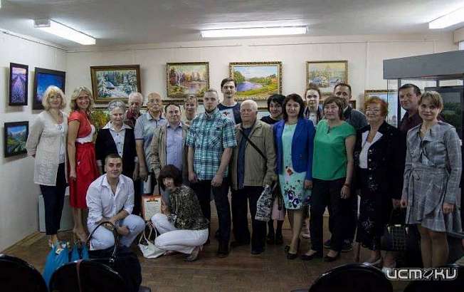 Мценские художники подарили горожанам выставку