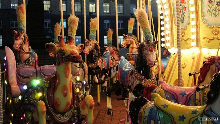 Стало известно, сколько орловчан прокатились на карусели в центре с момента ее открытия 